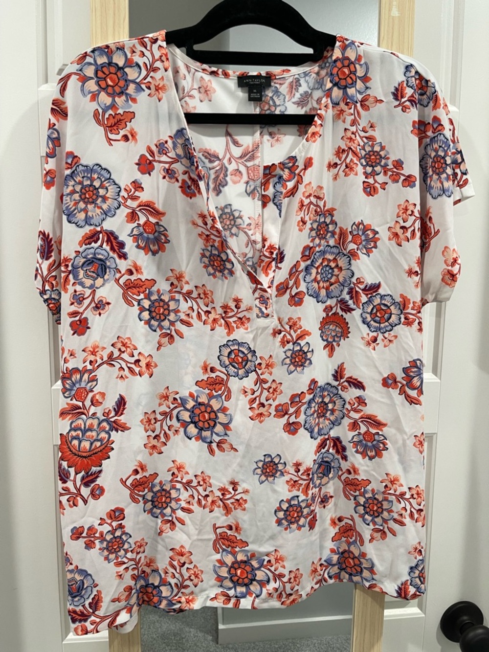 Ann Taylor Floral Split-Neck Blouse — White with Red & Blue Floral Print